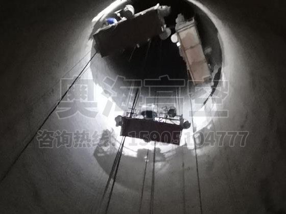 吊籃運行中